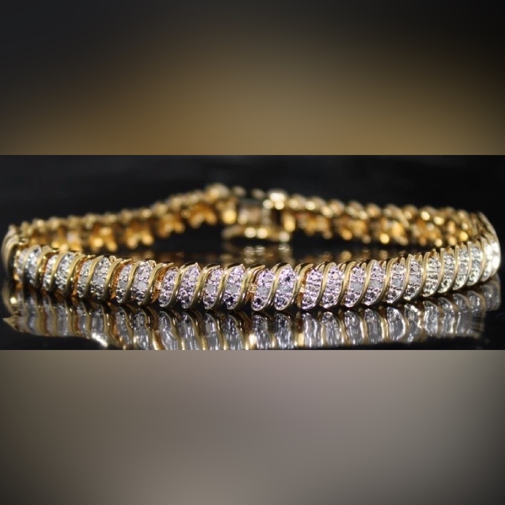 Elegant 12 Ct Diamond Wavelink Bracelet